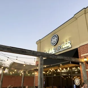 the outside of a restaurant