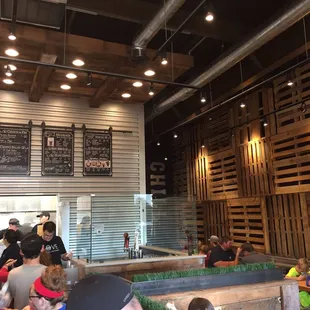 Pallet wall &amp; menu