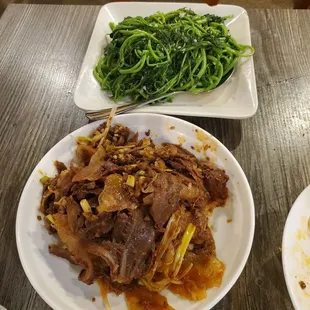 Watercress and spicy beef tendon appetizer