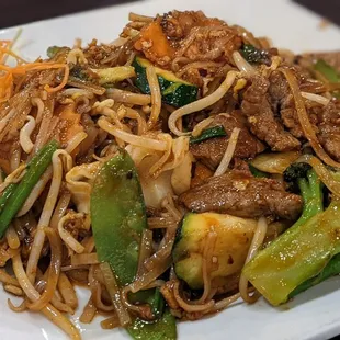 Paid Thai Beef with extra vegetables.