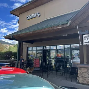 the outside of the restaurant