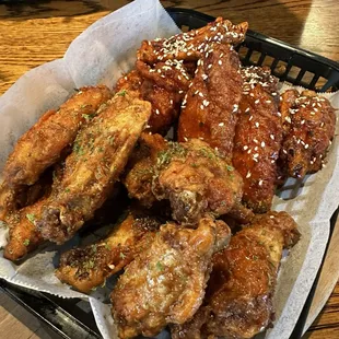 Lg Soy Garlic &amp; Hot King Wings (Half &amp; Half) (20 pcs)