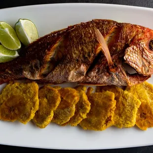 Fried red snapper with green plantains