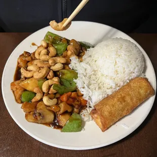 Cashew chicken lunch special with steam white rice.