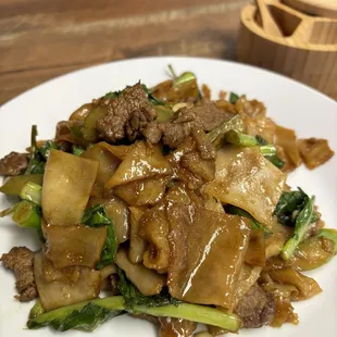 Pad kee mao