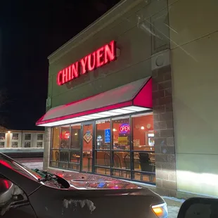 the front of a restaurant at night