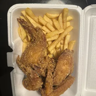 4 Piece Fried Chicken Wings with French Fries