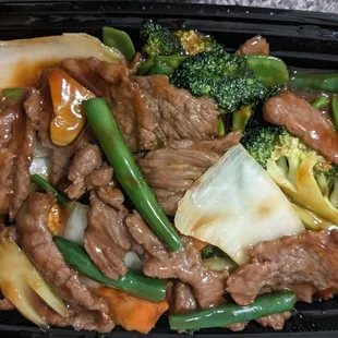Beef with mixed veggies sans mushrooms