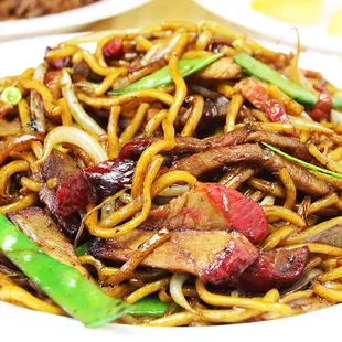 a plate of noodles with meat and vegetables