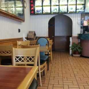 the inside of a chinese restaurant