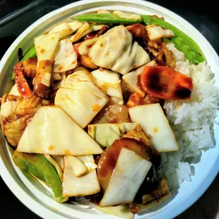 Szechuan Chicken lunch special combo with white rice.