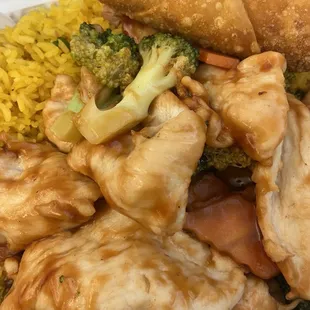 chicken and broccoli lunch special and an egg roll