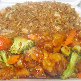 General Tso&apos;s Chicken #18 Lunch Special $5.70