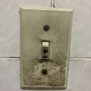 Such an avoidable problem.  If they don't care to clean what you clearly see, what's going on in the kitchen?