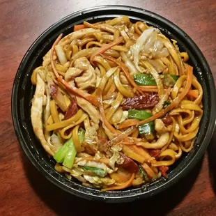 Tried the house special lomein. It was pretty good, except the noodles were a little too soft. Still had a good flavor.