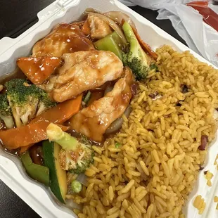 Chicken with garlic sauce with fried rice