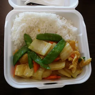 Curry chicken with white rice