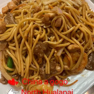 Combination Chow Mein Noodles ()