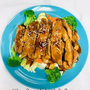 a plate of chicken and broccoli