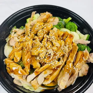 a plate of chicken and broccoli