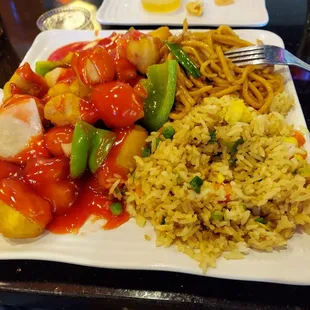 Sweet and sour pork lunch special.