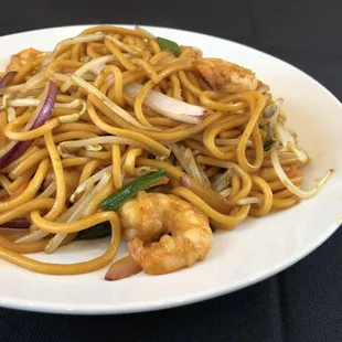 Shrimp chow mein noodle.
