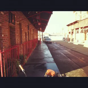 really is just an alley! :)