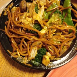 Vegetable lo mein
