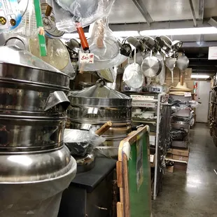 Pots, pans and the kitchen sink - VN