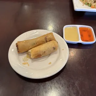 2 Pieces Egg Roll