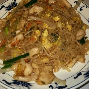 Chicken Mi Feng.  A Cantonese Version Of Pad Thai.  Was OK So I Asked For Some Pad Thai Sauce And Then I Cleaned My Plate.
