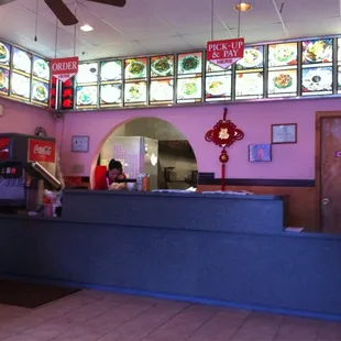 the inside of a chinese restaurant