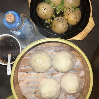 5 Spicy Pork Buns