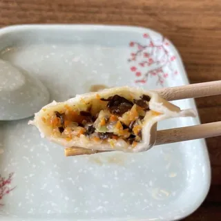 8 Vegetable & Mushroom Dumplings