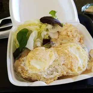 Loco Moco plate and Thai tea with Boba.