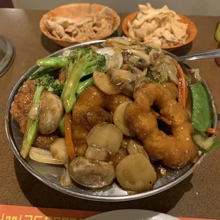 Hong Shui Har (Breaded shrimp with vegetables). Excellent!