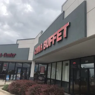 the outside of a chinese restaurant