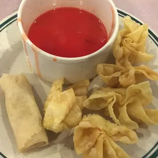 Bad picture but the Crab Rangoon is good by buffet standards.