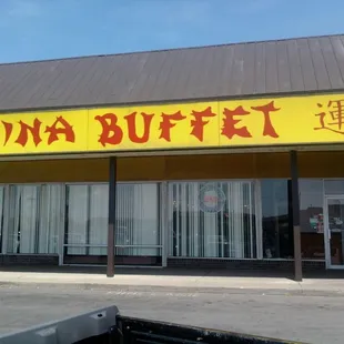 the outside of a chinese restaurant