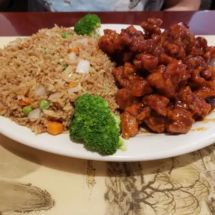 General Tso lunch special. Huge plate!