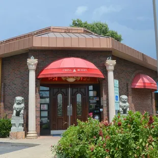 the entrance to a chinese restaurant