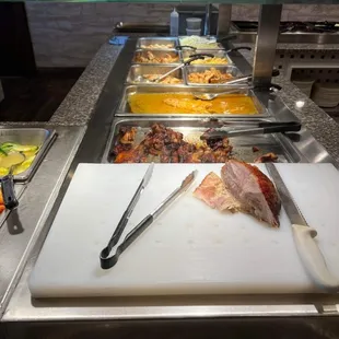 Food bar 1: Noodle with shrimp, BBQ chicken(must try), stuffed mushroom, stuffed shrimp, etc.