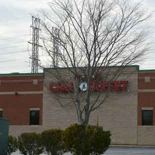 the outside of a chinese restaurant