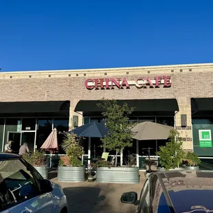 the outside of a chinese restaurant