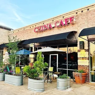 the outside of the restaurant