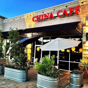 the outside of a chinese restaurant