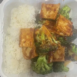 Broccoli and Tofu with Broccoli in Garlic Sauce