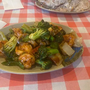 Shrimp with vegetables