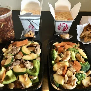 Beef in Oyster Sauce, Chicken in Black Bean Sauce, Hot and Sour Soup! Veggies are soo Fresh, Firm, and delicious! Low carb w/o rice!