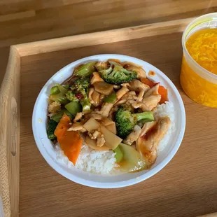 This is the L22. Chicken with Garlic Sauce Lunch